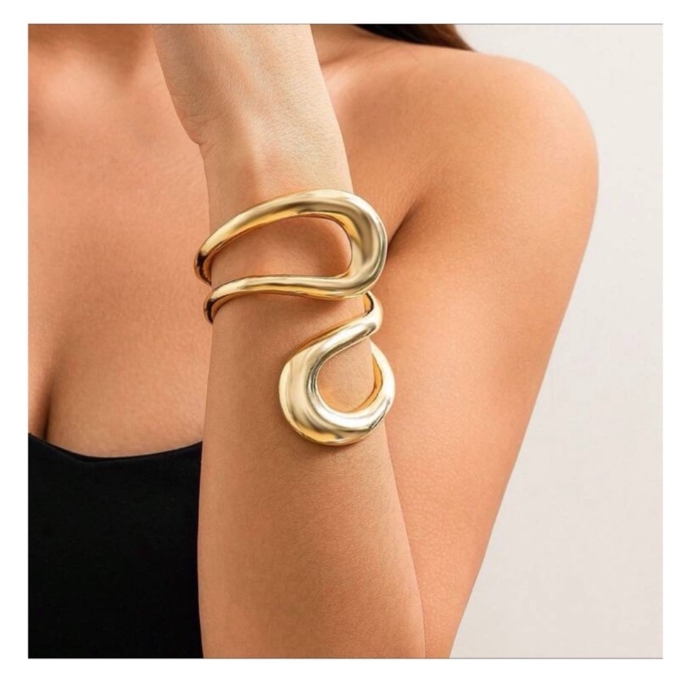 Circular Bangle Bracelet